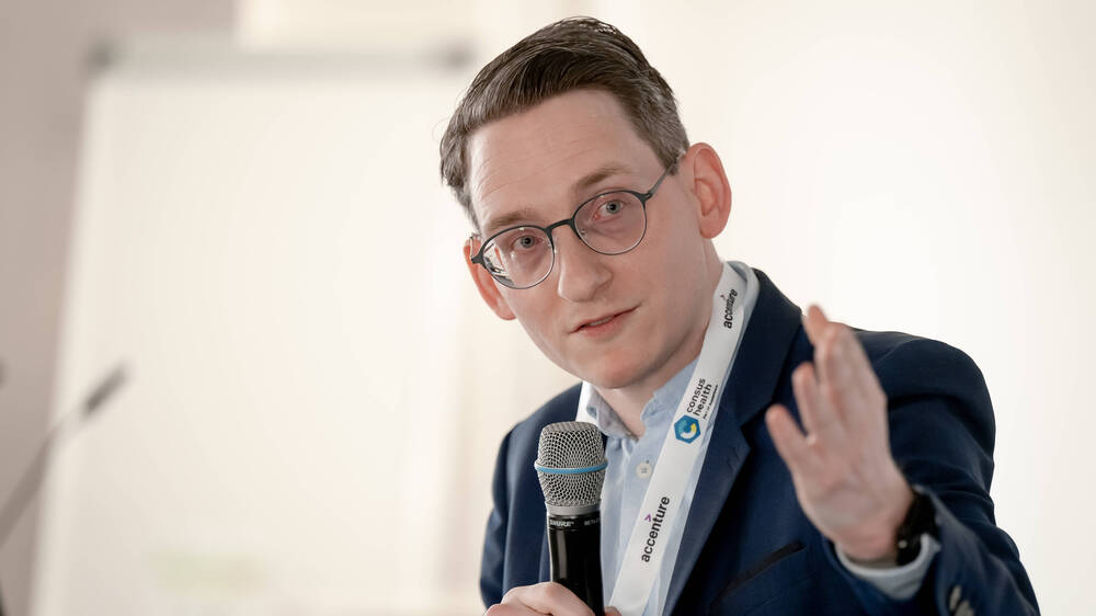 Pflege zu steuern heißt, an der Pflege zu sparen Arne Evers Pflegedienstleiter St. Josefs-Hospital Wiesbaden