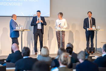 Thomas Bublitz (BDPK), Dirk Köcher (VKD), Karen Walkenhorst (TK), Andreas Beivers (Hochschule Fresenius) Thomas Bublitz (BDPK), Dirk Köcher (VKD), Karen Walkenhorst (TK), Andreas Beivers (Hochschule Fresenius)